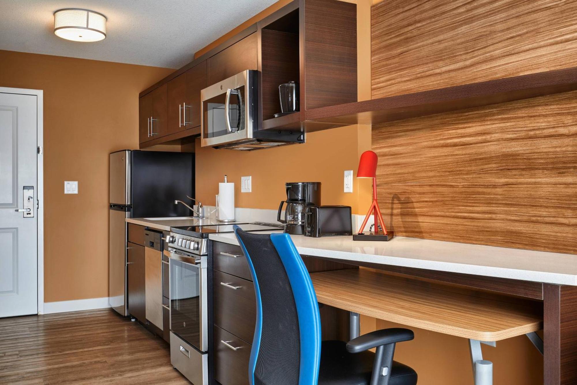 Towneplace Suites By Marriott Fort Mcmurray Bagian luar foto