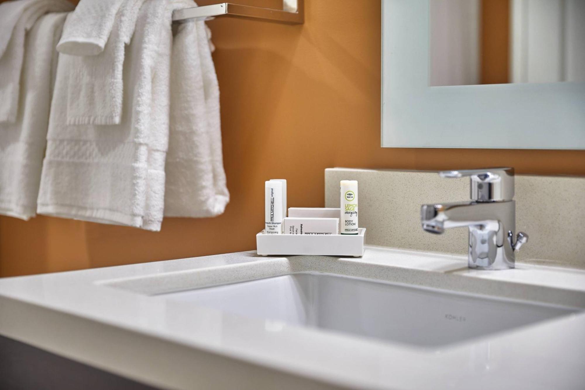 Towneplace Suites By Marriott Fort Mcmurray Bagian luar foto