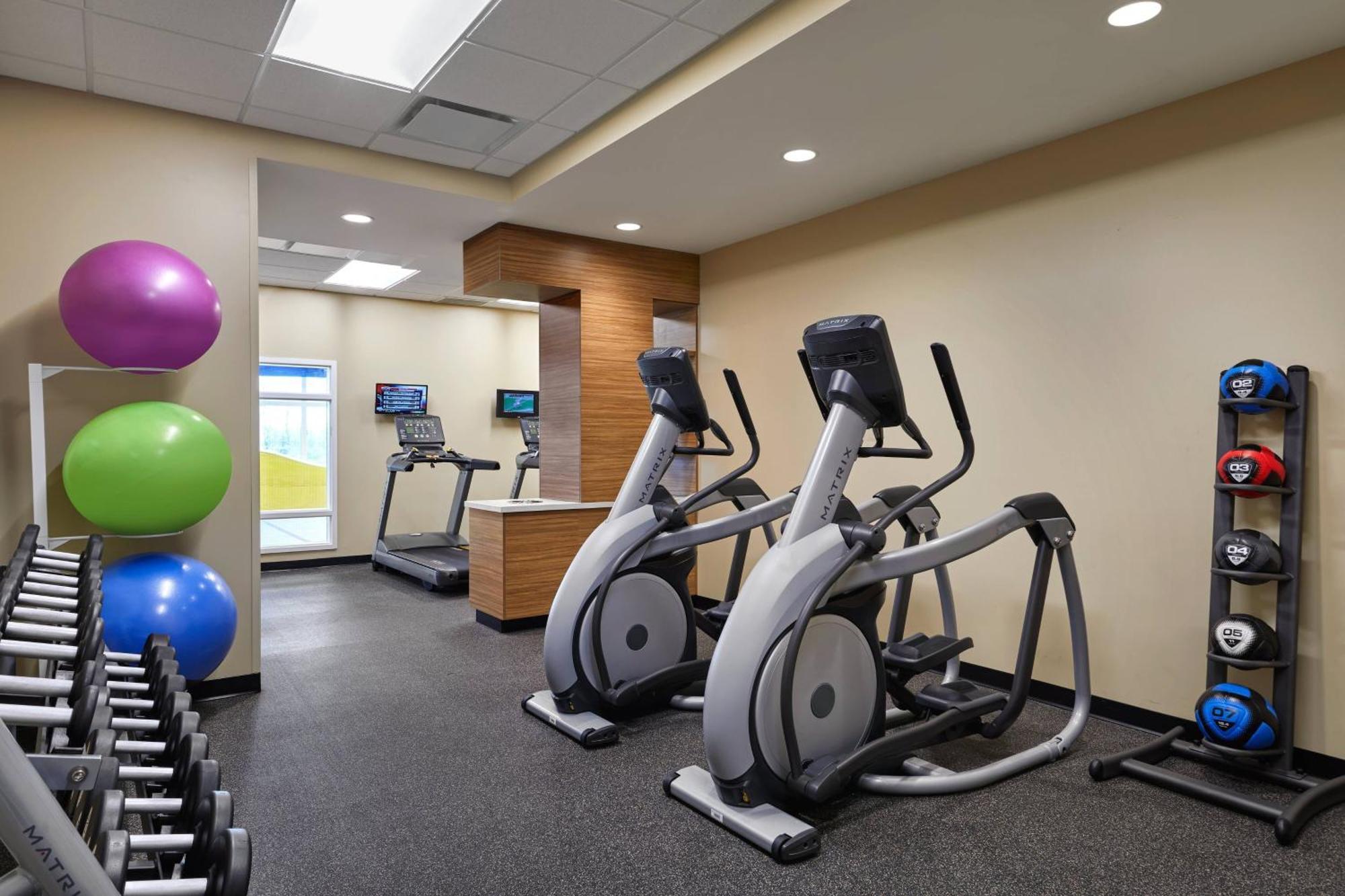 Towneplace Suites By Marriott Fort Mcmurray Bagian luar foto