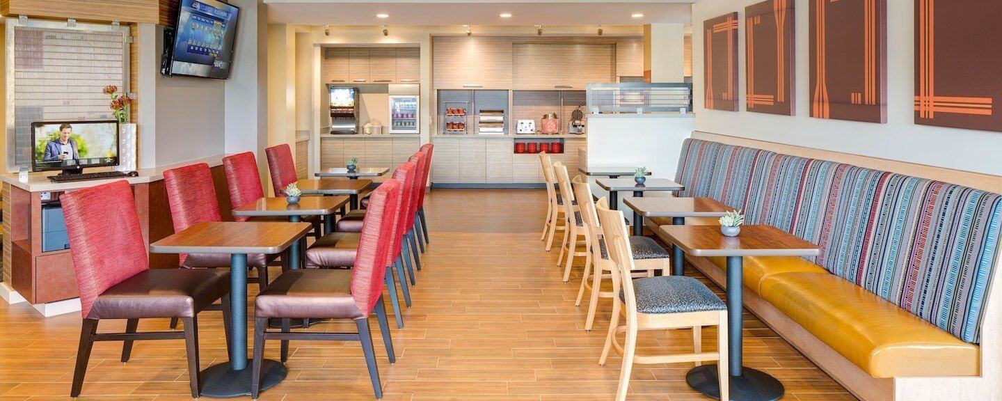 Towneplace Suites By Marriott Fort Mcmurray Bagian luar foto